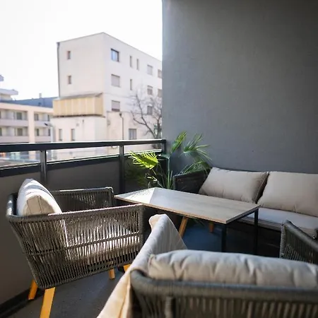 Quiet & Cozy Old Town - Free Underground Parking 아파트 *