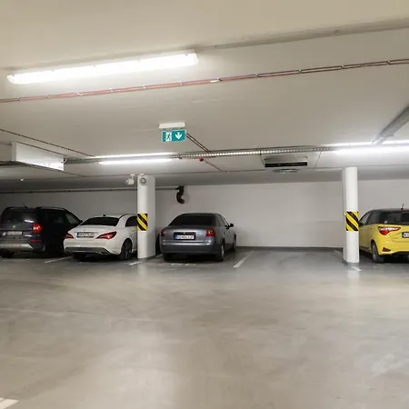 Quiet & Cozy Old Town - Free Underground Parking 아파트 *