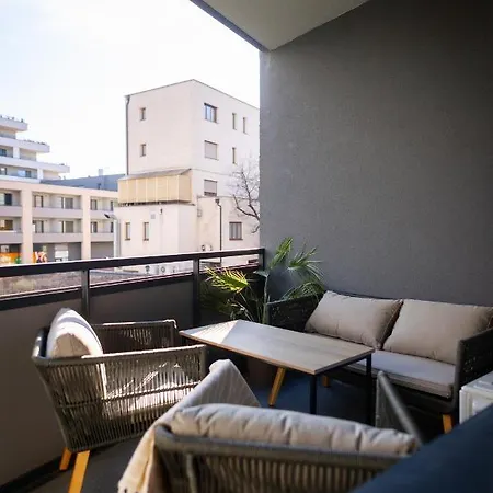 아파트 Quiet & Cozy Old Town - Free Underground Parking *